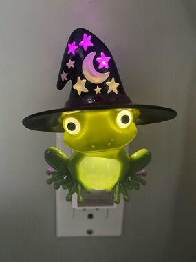 Bath & Body Works Green Frog Witch Hat Nightlight